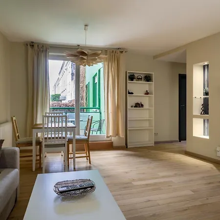 Rentplanet - Borowska Apartamento